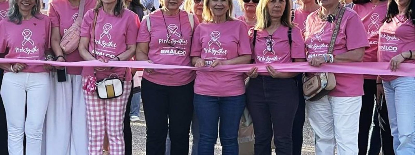 karkinos-mastou-i-survivors-me Καρκίνος μαστού: Οι survivors με τα ροζ μπλουζάκια που στηρίζουν όσες νοσούν