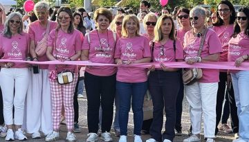 Καρκίνος μαστού: Οι survivors με τα ροζ μπλουζάκια που στηρίζουν όσες νοσούν