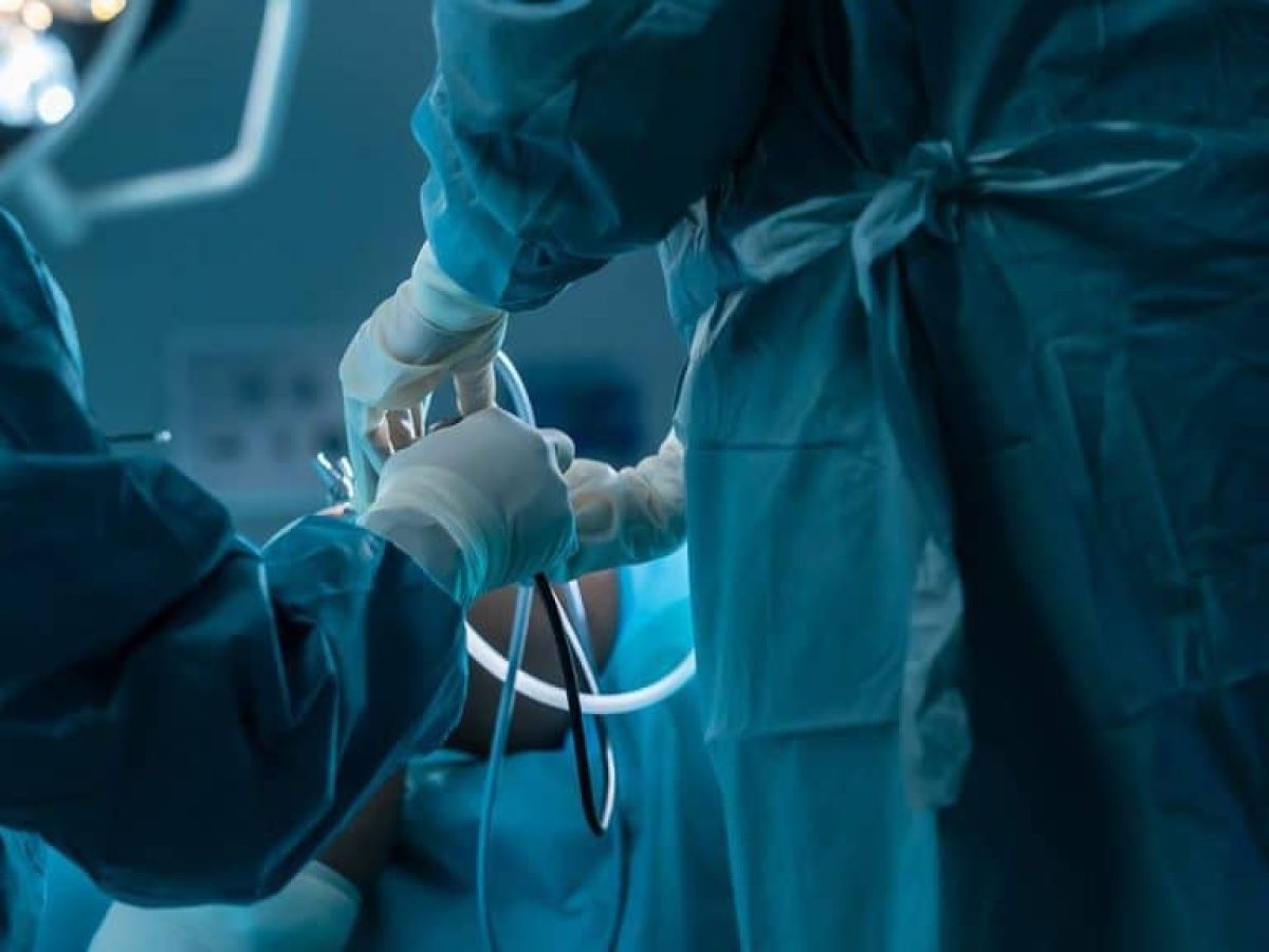 Αυξημένος κίνδυνος για διαδοχικά προβλήματα υγείας σε ηλικιωμένους μετά από σοβαρή εγχείρηση [μελέτη]