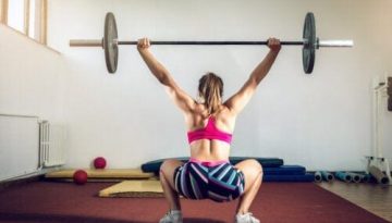 Overhead squat: Η τεχνική, τα πλεονεκτήματα και οι παγίδες
