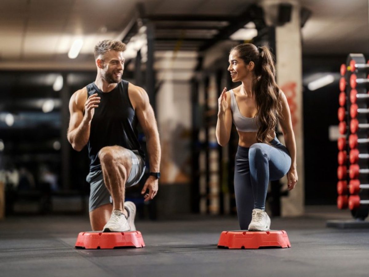 Δυνατό σώμα από την κορυφή ως τα νύχια: Αυτή η προπόνηση με βαράκια διαρκεί μόλις 30 λεπτά και την κάνετε στο σπίτι