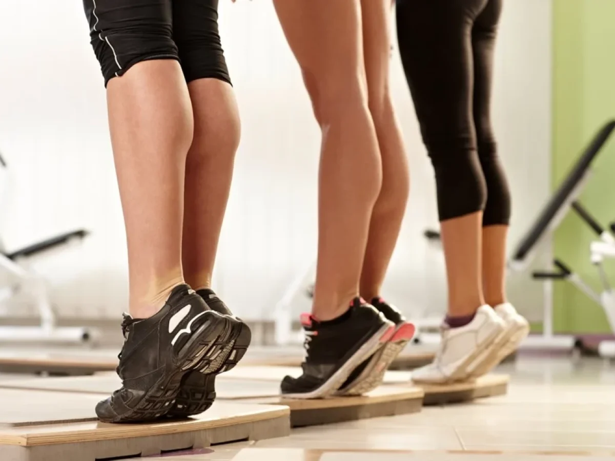 10 Ασκήσεις Ενδυνάμωσης για Ηλικιωμένους: Οδηγός για Δύναμη & Ισορροπία