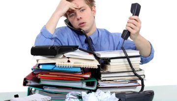 Φόρτος εργασίας κι έλλειψη αναγνώρισης επιβαρύνουν την ψυχική υγεία