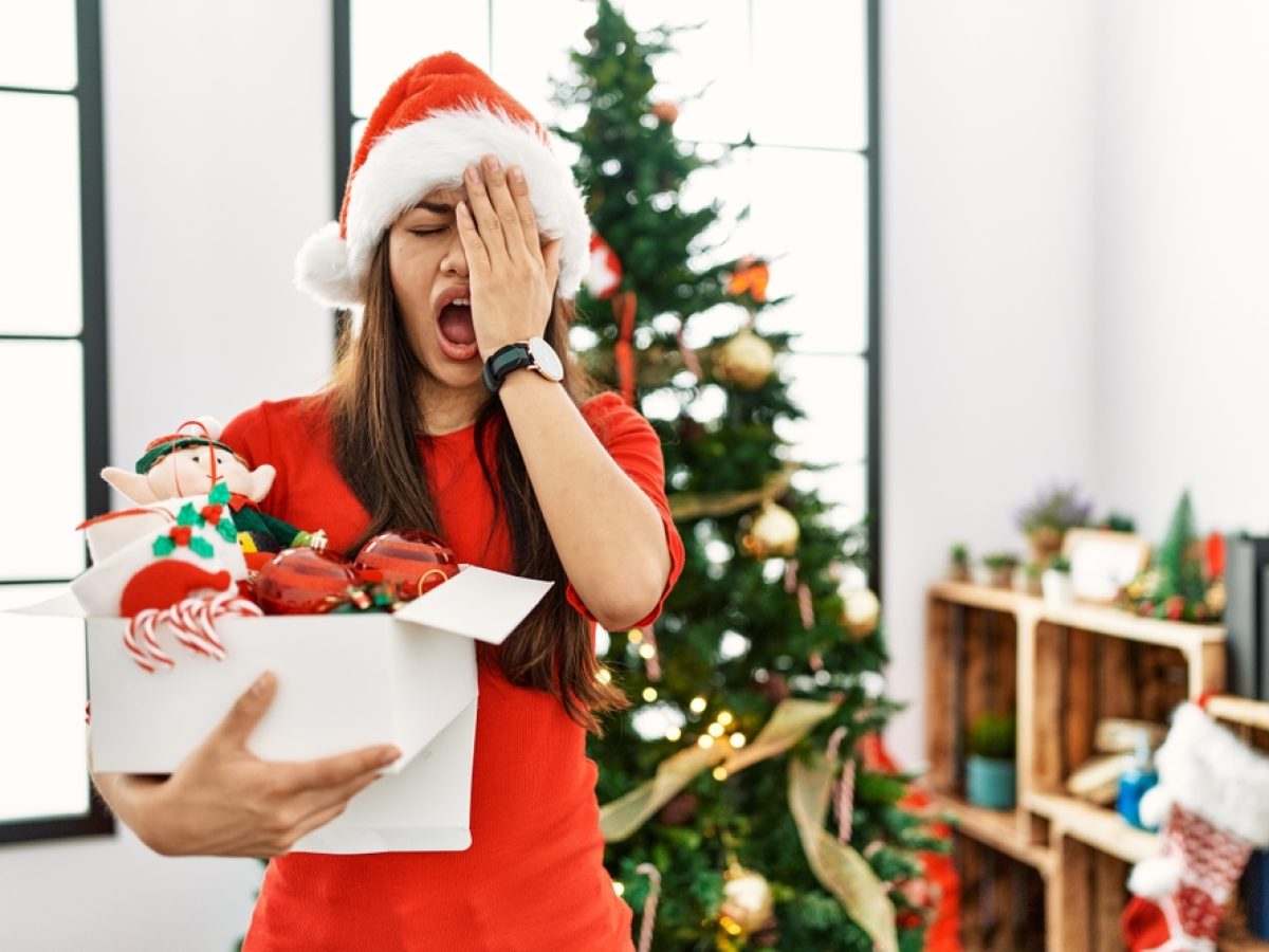 Γιατί αυξάνονται οι τραυματισμοί στα μάτια τα Χριστούγεννα; Έλληνας καθηγητής εξηγεί