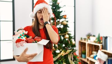 Γιατί αυξάνονται οι τραυματισμοί στα μάτια τα Χριστούγεννα; Έλληνας καθηγητής εξηγεί