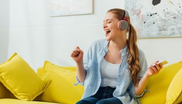 Η δύναμη του τραγουδιού: Πώς βελτιώνει την υγεία και ενισχύει την ευημερία μας;