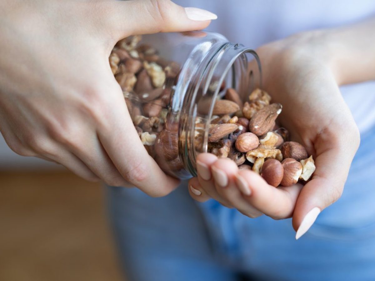 Οι ξηροί καρποί μπορεί να βοηθήσουν στη μείωση της λιγούρας και στην διαχείριση του βάρους