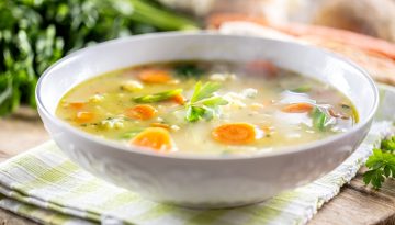 Κοτόσουπα: Το κλασικό “φάρμακο” της γιαγιάς που η επιστήμη επιβεβαιώνει