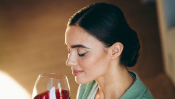 Λευκό vs κόκκινο κρασί: Ποιο είναι τελικά πιο ωφέλιμο για την υγεία σου;