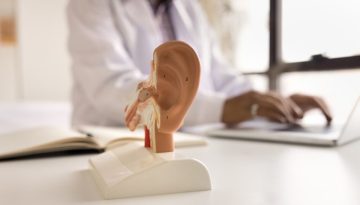 Παγκόσμια πρωτιά: Κινέζοι επιστήμονες διατήρησαν κομμένο αυτί γυναίκας μεταμοσχεύοντάς το στο πόδι της