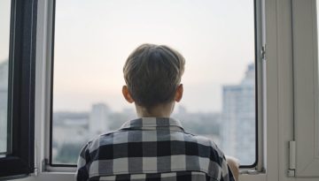 «Παιδί μου, σου είπα ψέμματα»: Η συγκινητική επιστολή εκπαιδευτικού για εγκαταλελειμμένο παιδί σε νοσοκομείο