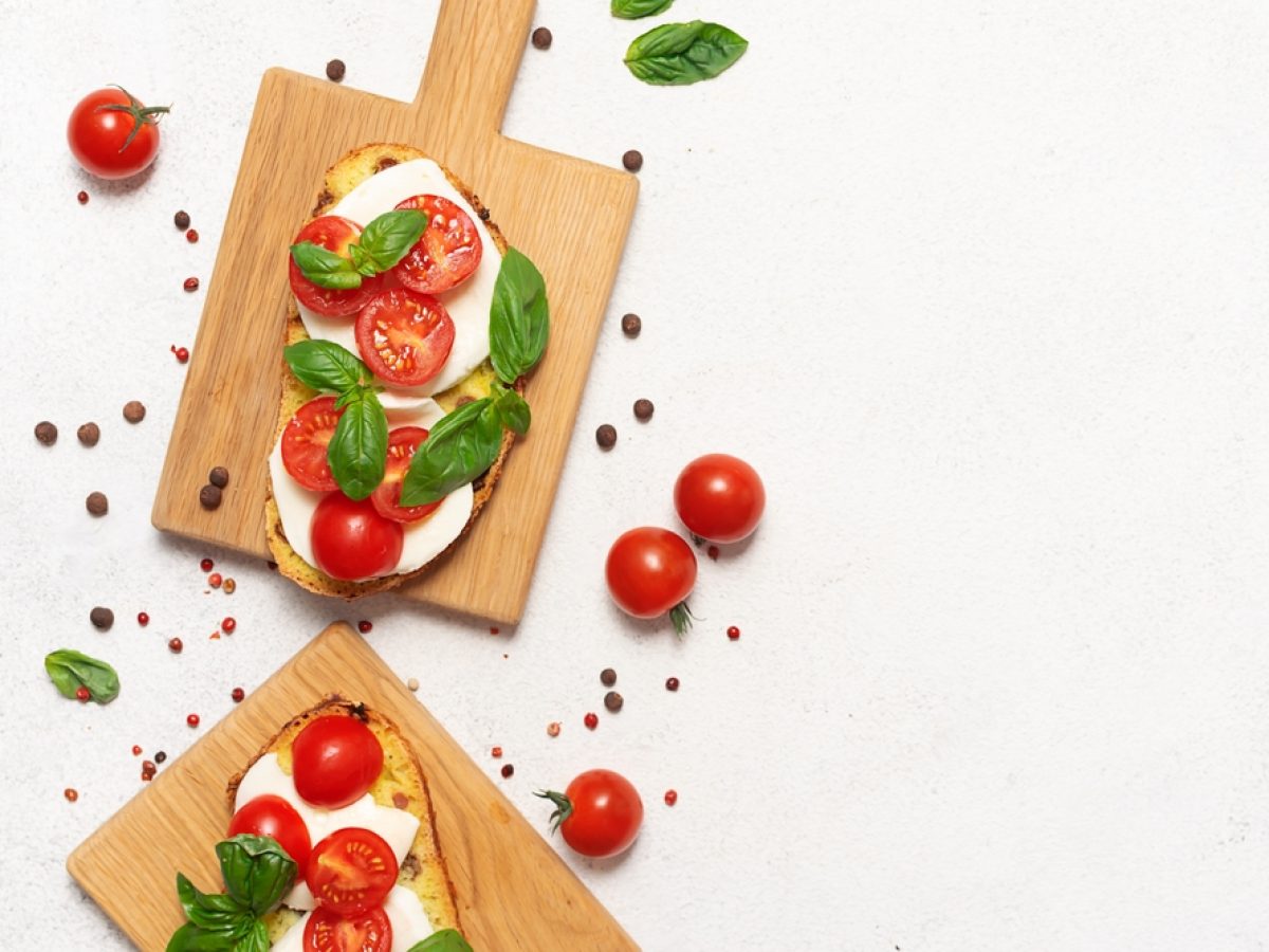 Σάντουιτς καπρέζε με βαλσάμικο γλάσο