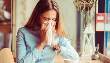 Θεμιστοκλέους: Δεν χρειάζεται να ανησυχούμε για τη γρίπη φέτος – Το σύστημα υγείας είναι προετοιμασμένο