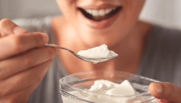 Τι λένε οι διατροφολόγοι ότι συμβαίνει στο σώμα σας αν τρώτε γιαούρτι κάθε μέρα