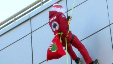 Βόλος: Στην Παιδιατρική του νοσοκομείου ο Αϊ Βασίλης ήρθε από την καμινάδα