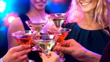 Αλκοόλ: Μην το αφήσετε να καταστρέψει τις γιορτές σας – Πώς να μην το παρακάνετε