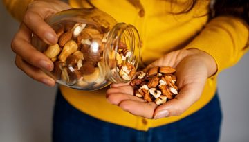 Αμύγδαλα Vs καρύδια: Ποια είναι καλύτερα για την υγεία μας;