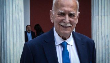 Ά&delta;&omega;&nu;&iota;&sigmaf; &Gamma;&epsilon;&omega;&rho;&gamma;&iota;ά&delta;&eta;&sigmaf; &gamma;&iota;&alpha; &tau;&omicron;&nu; &theta;ά&nu;&alpha;&tau;&omicron; &tau;&omicron;&upsilon; &Gamma;&iota;ώ&rho;&gamma;&omicron;&upsilon; &Pi;&alpha;&pi;&alpha;&delta;ά&kappa;&eta;: &laquo;&Tau;&omicron; &Epsilon;&Kappa;&Alpha;&Beta; έ&phi;&tau;&alpha;&sigma;&epsilon; &sigma;&epsilon; 3 &lambda;&epsilon;&pi;&tau;ά, &alpha;&lambda;&lambda;ά ή&tau;&alpha;&nu; ή&delta;&eta; &alpha;&rho;&gamma;ά&raquo;