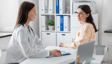 1 &sigma;&tau;&iota;&sigmaf; 3 &gamma;&upsilon;&nu;&alpha;ί&kappa;&epsilon;&sigmaf; έ&chi;&epsilon;&iota; &alpha;&nu;&epsilon;&pi;ά&rho;&kappa;&epsilon;&iota;&alpha; &sigma;&epsilon; &alpha;&upsilon;&tau;ή&nu; &tau;&eta; &beta;&iota;&tau;&alpha;&mu;ί&nu;&eta;