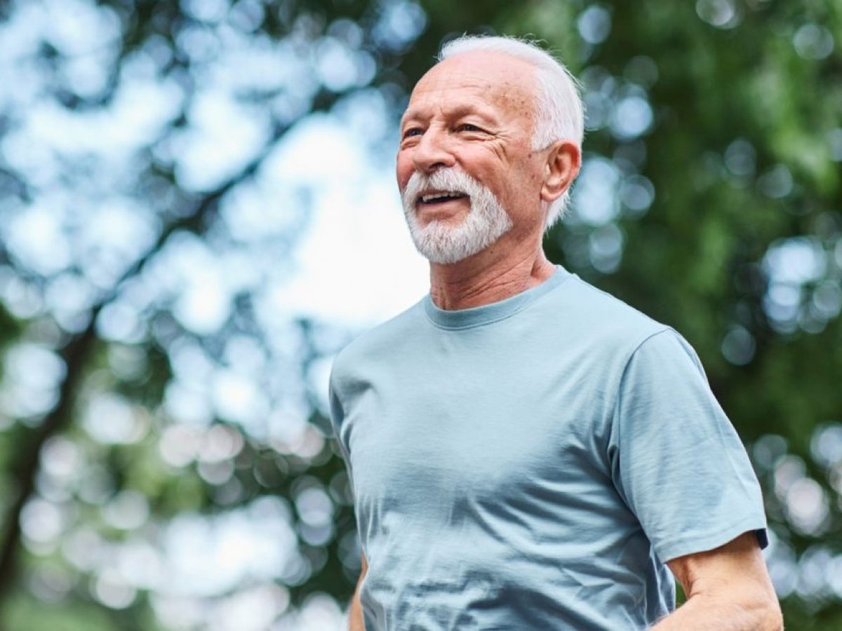 6 τρόποι για να σταματήσετε την απώλεια μυϊκής μάζας καθώς μεγαλώνετε — εκτός από το να σηκώνετε απλώς βάρη