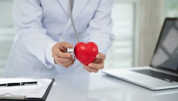 AI &kappa;&alpha;&iota; &kappa;&alpha;&rho;&delta;&iota;ά: &Eta; &zeta;&omega;ή 62 &epsilon;&kappa;&alpha;&tau;. &alpha;&nu;&theta;&rho;ώ&pi;&omega;&nu; &alpha;&lambda;&lambda;ά&zeta;&epsilon;&iota; &rho;&iota;&zeta;&iota;&kappa;ά