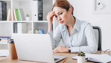 Brain fog: 6 τροφές που την αποτρέπουν και ενισχύουν τη νοητική διαύγεια