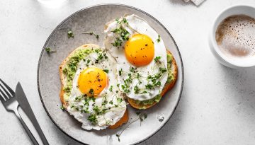 Microgreens: &Tau;&alpha; &mu;&iota;&kappa;&rho;ά &phi;&upsilon;&tau;ά &mu;&epsilon; &tau;&eta; &mu;&epsilon;&gamma;ά&lambda;&eta; &theta;&rho;&epsilon;&pi;&tau;&iota;&kappa;ή &alpha;&xi;ί&alpha;