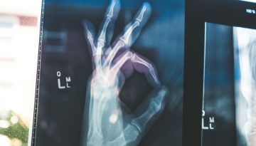OpenAI: &Lambda;&alpha;&nu;&sigma;ά&rho;&epsilon;&iota; &tau;&omicron; ChatGPT Health &mu;&epsilon; &delta;&iota;&alpha;&sigma;ύ&nu;&delta;&epsilon;&sigma;&eta; &iota;&alpha;&tau;&rho;&iota;&kappa;ώ&nu; &phi;&alpha;&kappa;έ&lambda;&omega;&nu;