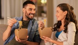 Takeaway-mas-ftiachni-ti-diathesi