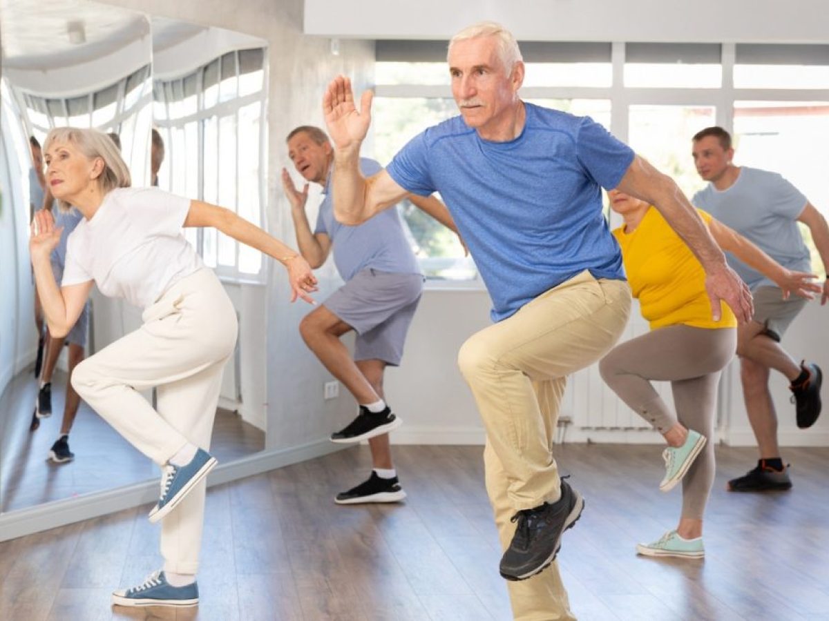 Αυτό το σετ ασκήσεων για κοιλιακούς από όρθια θέση είναι ιδανικό για άτομα άνω των 40