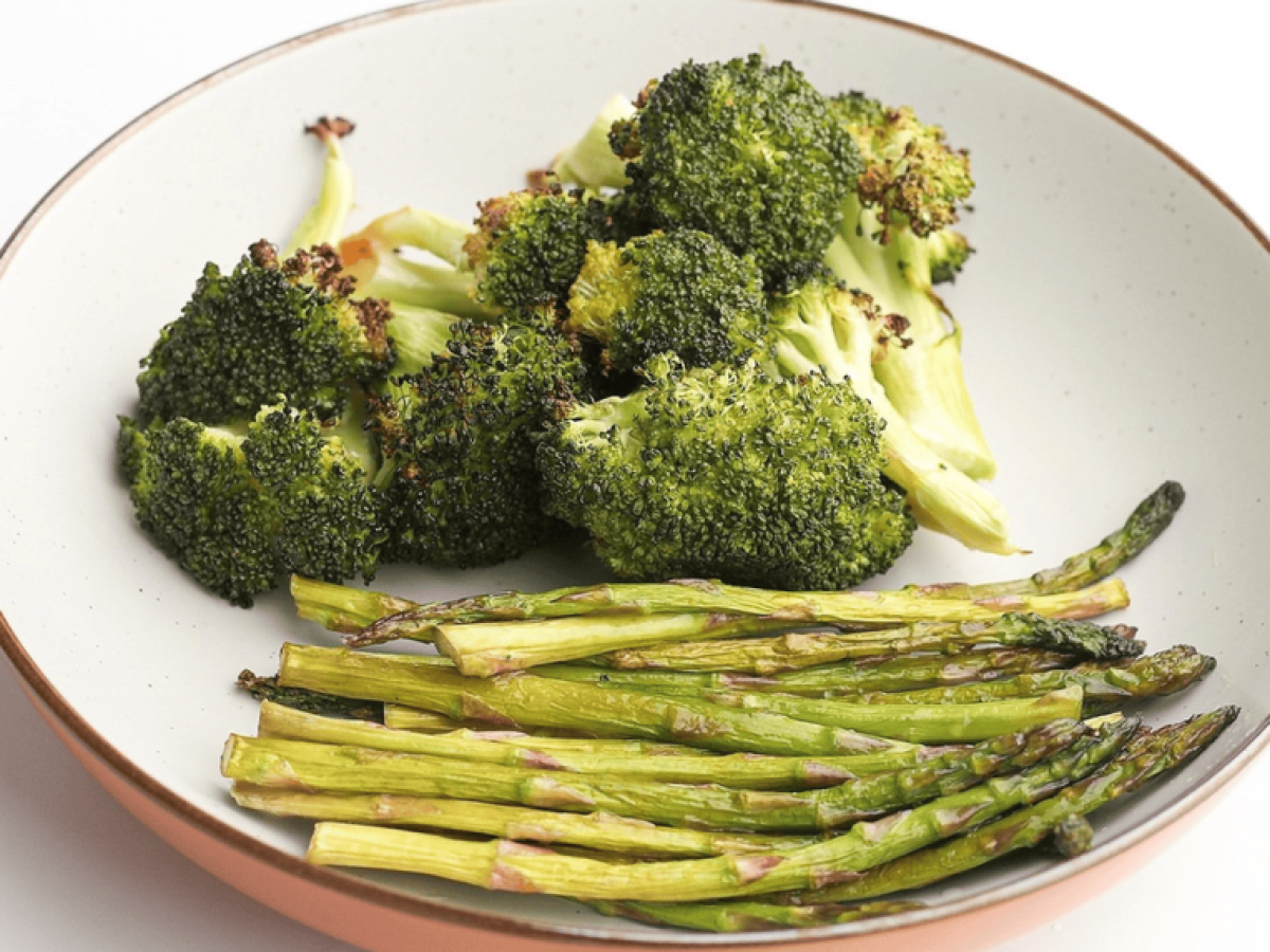Μπρόκολο ή σπαράγγια; Ποιο είναι πιο θρεπτικό για τις καθημερινές σας ανάγκες