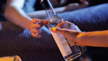 &Delta;&iota;&alpha;&kappa;&omicron;&pi;ή &alpha;&lambda;&kappa;&omicron;ό&lambda;: &Nu;&alpha;&iota; &mu;&epsilon;&nu; &alpha;&lambda;&lambda;ά&hellip; &ndash; &Tau;&iota; &pi;&rho;έ&pi;&epsilon;&iota; &nu;&alpha; &pi;&rho;&omicron;&sigma;έ&xi;&omicron;&upsilon;&nu; &omicron;&iota; &epsilon;&theta;&iota;&sigma;&mu;έ&nu;&omicron;&iota; &pi;&omicron;&upsilon; &theta;&alpha; &tau;&omicron; &tau;&omicron;&lambda;&mu;ή&sigma;&omicron;&upsilon;&nu;, ό&lambda;&epsilon;&sigmaf; &omicron;&iota; &pi;&alpha;&rho;&epsilon;&nu;έ&rho;&gamma;&epsilon;&iota;&epsilon;&sigmaf;