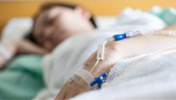 &Delta;&iota;&alpha;&sigma;&omega;&lambda;&eta;&nu;&omega;&mu;έ&nu;&alpha; &delta;ύ&omicron; &pi;&alpha;&iota;&delta;&iota;ά &sigma;&tau;&omicron; &nu;&omicron;&sigma;&omicron;&kappa;&omicron;&mu;&epsilon;ί&omicron; &Pi;&alpha;ί&delta;&omega;&nu; &alpha;&pi;ό &epsilon;&pi;&iota;&pi;&lambda;&omicron;&kappa;έ&sigmaf; &tau;&eta;&sigmaf; &gamma;&rho;ί&pi;&eta;&sigmaf; &ndash; &Rho;&alpha;&gamma;&delta;&alpha;ί&alpha; &alpha;ύ&xi;&eta;&sigma;&eta; &kappa;&rho;&omicron;&upsilon;&sigma;&mu;ά&tau;&omega;&nu;