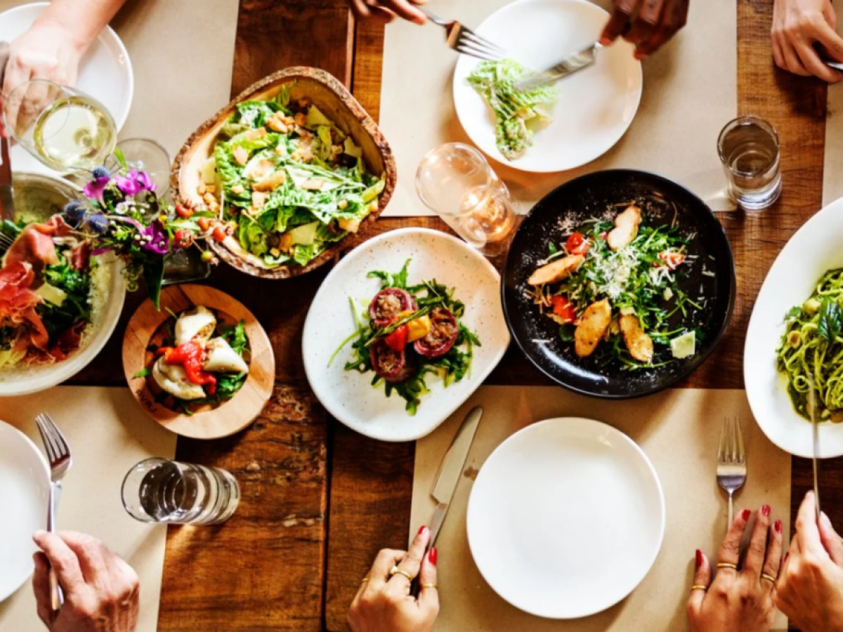 Διατροφικοί στόχοι για το νέο έτος: Πώς βελτιώνουμε δείκτες υγείας μέσα από το φαγητό