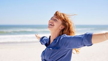 Happy & healthy: &Eta; &delta;&iota;ά&theta;&epsilon;&sigma;&eta; &laquo;&alpha;&nu;&epsilon;&beta;&alpha;ί&nu;&epsilon;&iota;&raquo;; &Omicron; &kappa;ί&nu;&delta;&upsilon;&nu;&omicron;&sigmaf; &chi;&rho;ό&nu;&iota;&omega;&nu; &alpha;&sigma;&theta;&epsilon;&nu;&epsilon;&iota;ώ&nu; &laquo;&pi;έ&phi;&tau;&epsilon;&iota;&raquo;