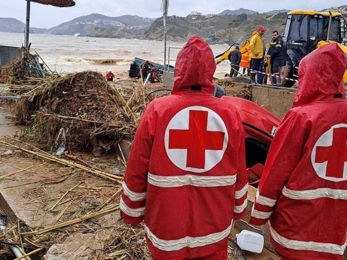 ΕΕΣ: 10 βασικές συμβουλές προστασίας κατά τη διάρκεια σφοδρής καταιγίδας με πλημμυρικά φαινόμενα