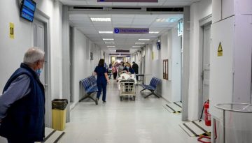 Εκρηκτική αύξηση νοσηλειών και βαριών περιστατικών λόγω γρίπης – Οι περισσότεροι ασθενείς είναι ανεμβολίαστοι