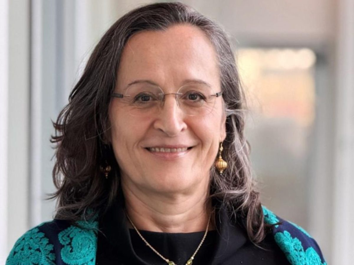 &Epsilon;&Mu;&Alpha;: &Eta; Ilona Reischl &epsilon;&pi;&alpha;&nu;&epsilon;&xi;&epsilon;&lambda;έ&gamma;&eta; &pi;&rho;ό&epsilon;&delta;&rho;&omicron;&sigmaf; &tau;&eta;&sigmaf; &Epsilon;&pi;&iota;&tau;&rho;&omicron;&pi;ή&sigmaf; &Pi;&rho;&omicron;&eta;&gamma;&mu;έ&nu;&omega;&nu; &Theta;&epsilon;&rho;&alpha;&pi;&epsilon;&iota;ώ&nu;