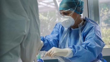 ΕΟΔΥ:  2 ακόμη θάνατοι ασθενών με CoViD, 121 νέες εισαγωγές – 1 θάνατος από γρίπη