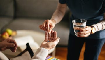 &Epsilon;&Omicron;&Phi;: 230 &phi;&alpha;&rho;&mu;&alpha;&kappa;&epsilon;&upsilon;&tau;&iota;&kappa;ά &sigma;&kappa;&epsilon;&upsilon;ά&sigma;&mu;&alpha;&tau;&alpha; &epsilon;&kappa;&tau;ό&sigmaf; &alpha;&gamma;&omicron;&rho;ά&sigmaf; &tau;&omicron; 2025 &ndash; &Tau;&iota; &sigma;&eta;&mu;&alpha;ί&nu;&epsilon;&iota; &gamma;&iota;&alpha; &tau;&omicron;&upsilon;&sigmaf; &alpha;&sigma;&theta;&epsilon;&nu;&epsilon;ί&sigmaf;
