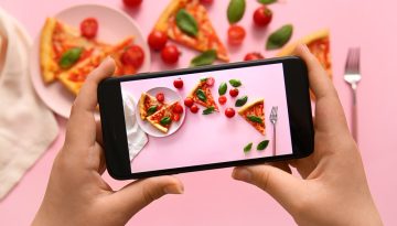 Φαγητό: Τι είναι το «performative eating» και πώς επηρεάζει τη ζωή μας