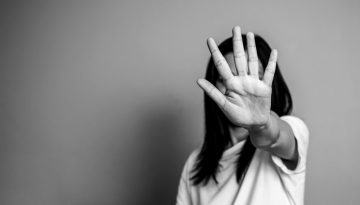 &Gamma;&iota;&alpha;&nu;&nu;ά&kappa;&omicron;&sigmaf; &gamma;&iota;&alpha; &beta;ί&alpha; &alpha;&nu;&eta;&lambda;ί&kappa;&omega;&nu;, &mu;&epsilon; &alpha;&phi;&omicron;&rho;&mu;ή &tau;&omicron;&nu; &theta;ά&nu;&alpha;&tau;&omicron; 17&chi;&rho;&omicron;&nu;&omicron;&upsilon; &sigma;&tau;&iota;&sigmaf; &Sigma;έ&rho;&rho;&epsilon;&sigmaf;: &laquo;&Alpha;&delta;&iota;&alpha;&phi;&omicron;&rho;&omicron;ύ&mu;&epsilon; &gamma;&iota;&rsquo; &alpha;&upsilon;&tau;ό &tau;&omicron; &mu;&epsilon;ί&zeta;&omicron;&nu; &zeta;ή&tau;&eta;&mu;&alpha;&raquo;