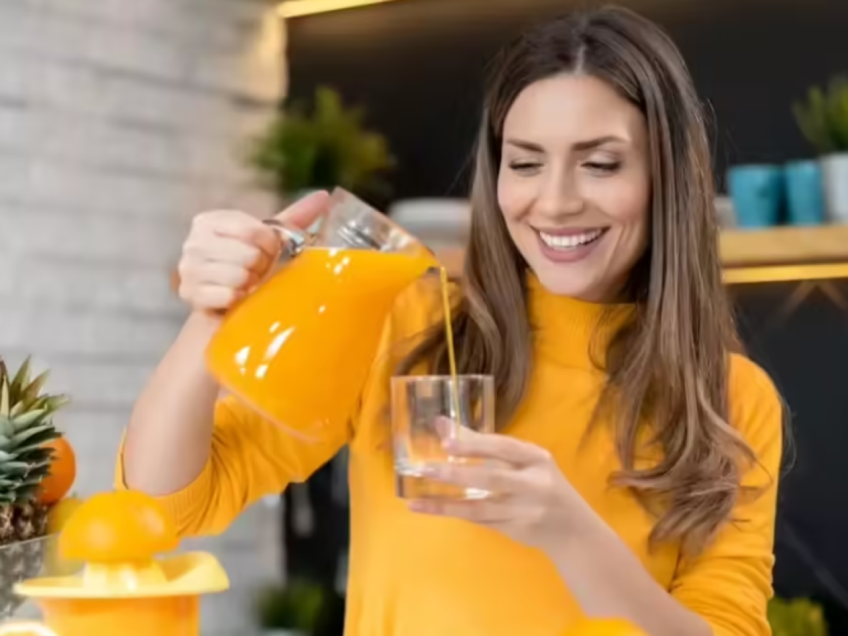 Γιατί δεν πρέπει να πίνετε χυμό πορτοκάλι το βράδυ