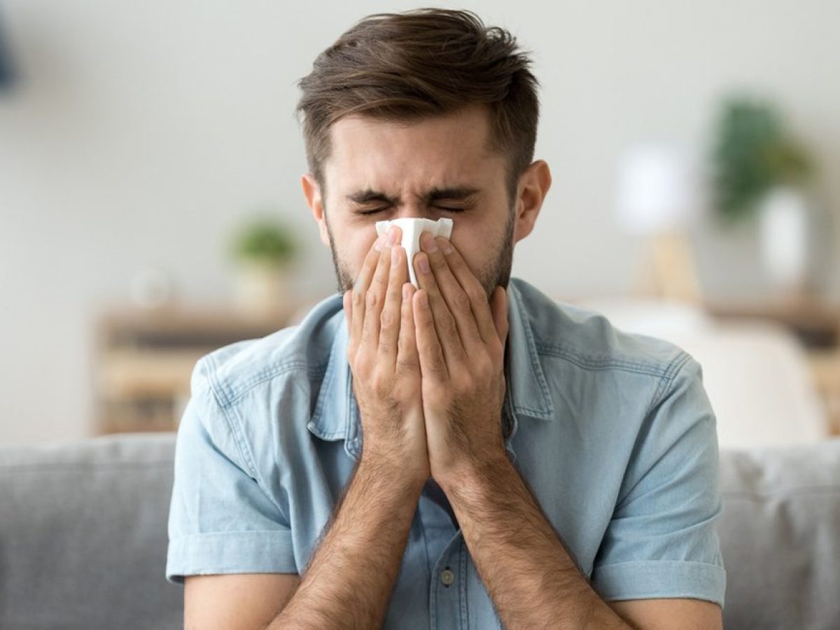 Γιατί η εποχική γρίπη είναι τόσο «επιθετική» φέτος – Τα συμπτώματα και ο κανόνας του «πρώτου 24ώρου»