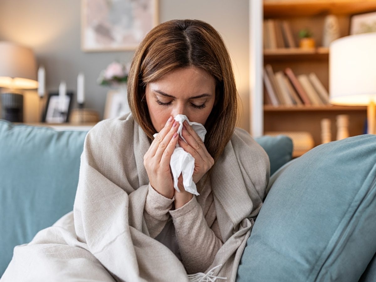 Γιατί «κολλάνε» σχεδόν όλοι φέτος; Το φαινόμενο της «σούπερ γρίπης»