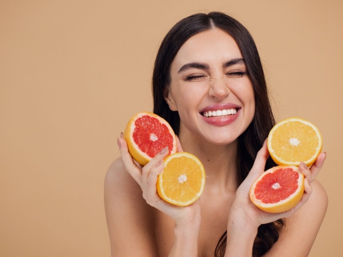 Η διατροφή που προστατεύει το δέρμα και καθυστερεί τη γήρανση