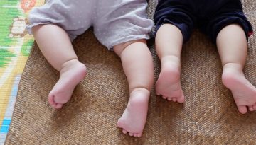 &Eta; &sigma;&iota;&omega;&pi;&eta;&lambda;ή &kappa;&rho;ί&sigma;&eta; &tau;&eta;&sigmaf; &upsilon;&pi;&omicron;&gamma;&epsilon;&nu;&nu;&eta;&tau;&iota;&kappa;ό&tau;&eta;&tau;&alpha;&sigmaf; &ndash; &Gamma;&iota;&alpha;&tau;ί &omicron; &kappa;ό&sigma;&mu;&omicron;&sigmaf; &kappa;ά&nu;&epsilon;&iota; &lambda;&iota;&gamma;ό&tau;&epsilon;&rho;&alpha; &pi;&alpha;&iota;&delta;&iota;ά