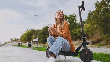 Ηλεκτρικά πατίνια και νέοι: Τι αποκαλύπτουν οι επιστημονικές μελέτες για την υγεία;
