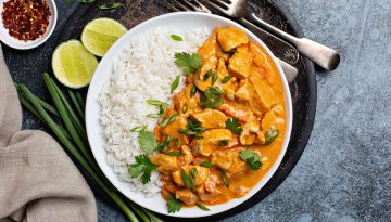 Κοτόπουλο με κάρυ και ελληνικό twist