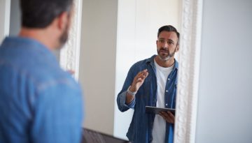 &Mu;&iota;&lambda;ά&tau;&epsilon; &sigma;&tau;&omicron;&nu; &epsilon;&alpha;&upsilon;&tau;ό &sigma;&alpha;&sigmaf;; Έ&nu;&alpha;&sigmaf; &psi;&upsilon;&chi;&omicron;&lambda;ό&gamma;&omicron;&sigmaf; &epsilon;&xi;&eta;&gamma;&epsilon;ί &pi;&omega;&sigmaf; &mu;&pi;&omicron;&rho;&epsilon;ί &nu;&alpha; &beta;&omicron;&eta;&theta;ή&sigma;&epsilon;&iota; &sigma;&tau;&eta;&nu; &alpha;&upsilon;&tau;&omicron;&beta;&epsilon;&lambda;&tau;ί&omega;&sigma;&eta;